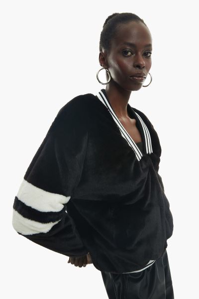 Siyah Çizgili V Yaka Peluş Mont